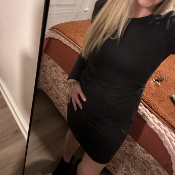 EUC Sexy Fitted size 8 Black Ruched Dress - Picture 2 of 5